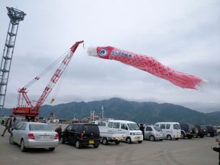 復興祈願巨大鯉のぼり