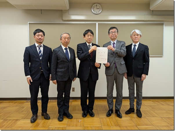 PXL_20251217_055951950