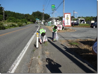 沿道のゴミ拾い