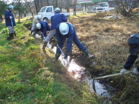 22.11.20秋水路整備 009.jpg